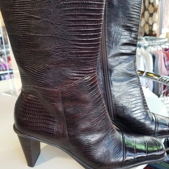 Boots - Picture 4 of 4